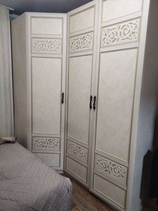 СРОЧНО!  Продается шкаф для одежды угловой