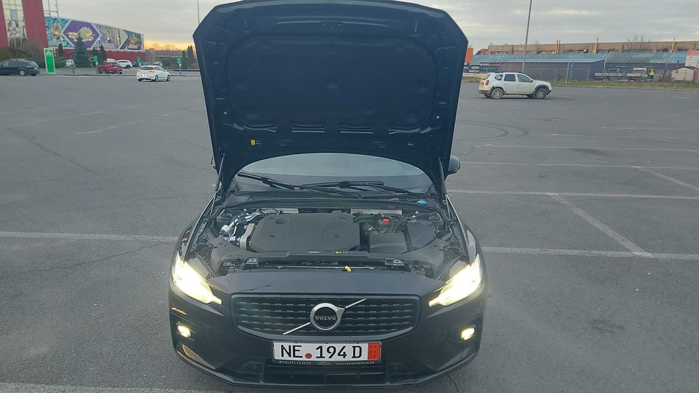 VOLVO V60 D4 197cp 2021 R-DESIGN
