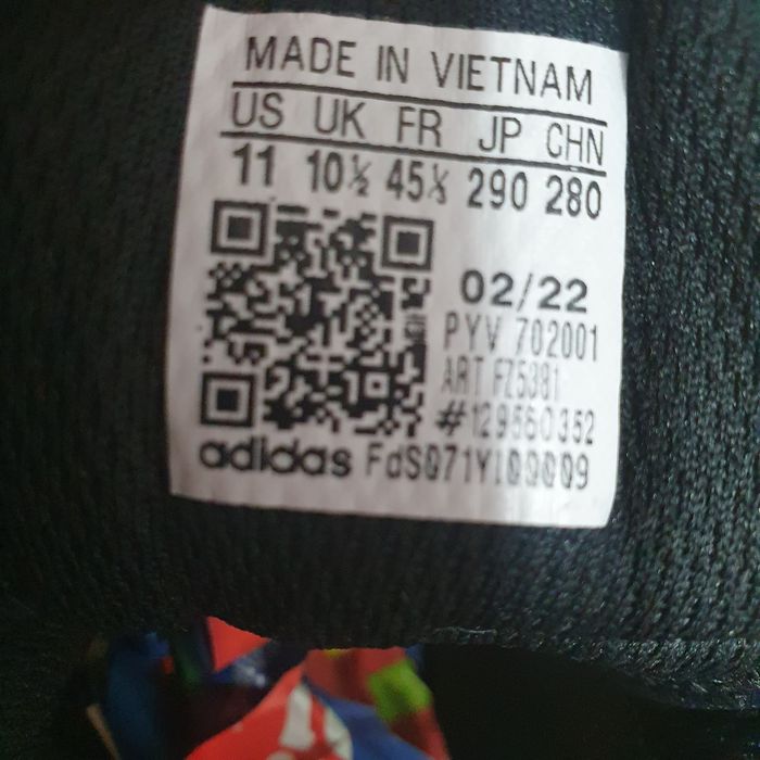 Adidas gheata numaru  45 si  1/2