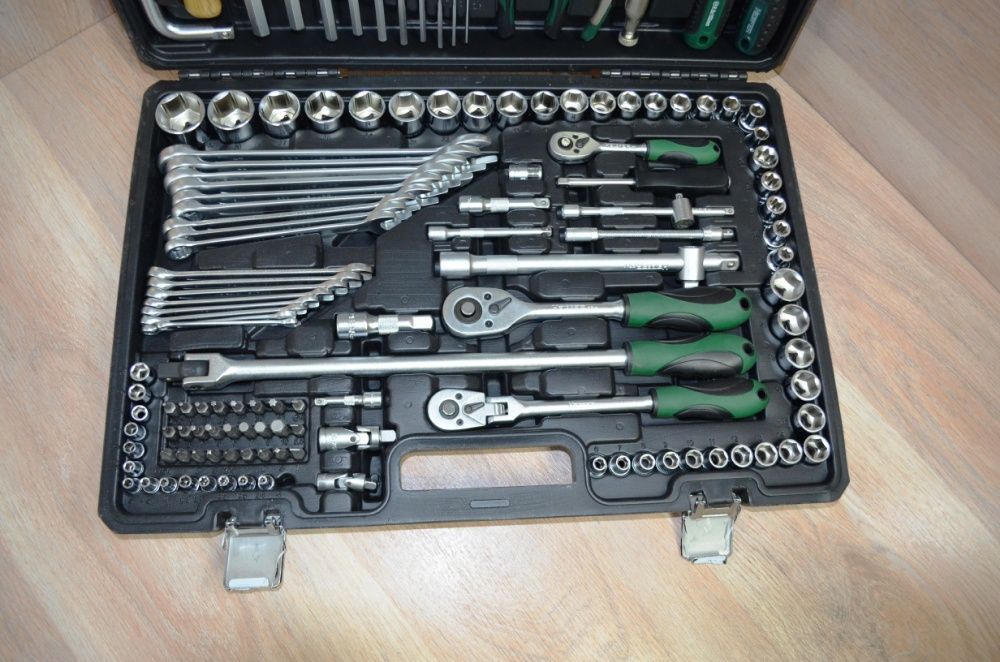 Набор ключей и головок Helpfer 142 предмета