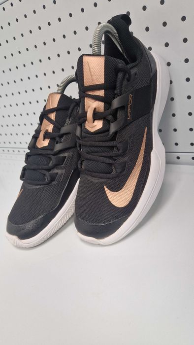 Оригинални дамски маратонки- Nike Court Vapor Lite