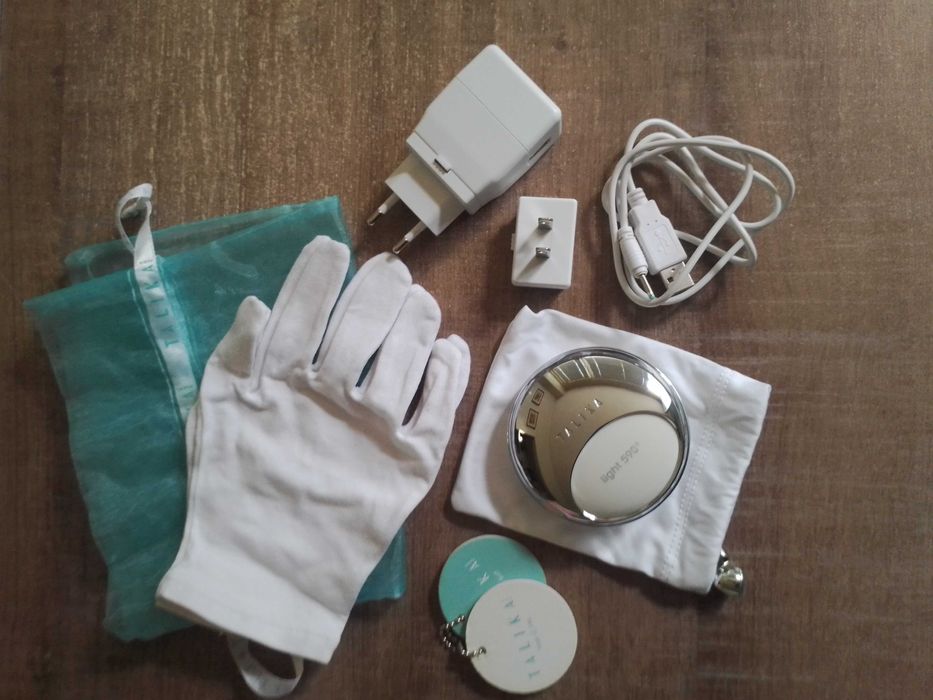 Уред за третиране на лице със светлина TALIKA Light DUO