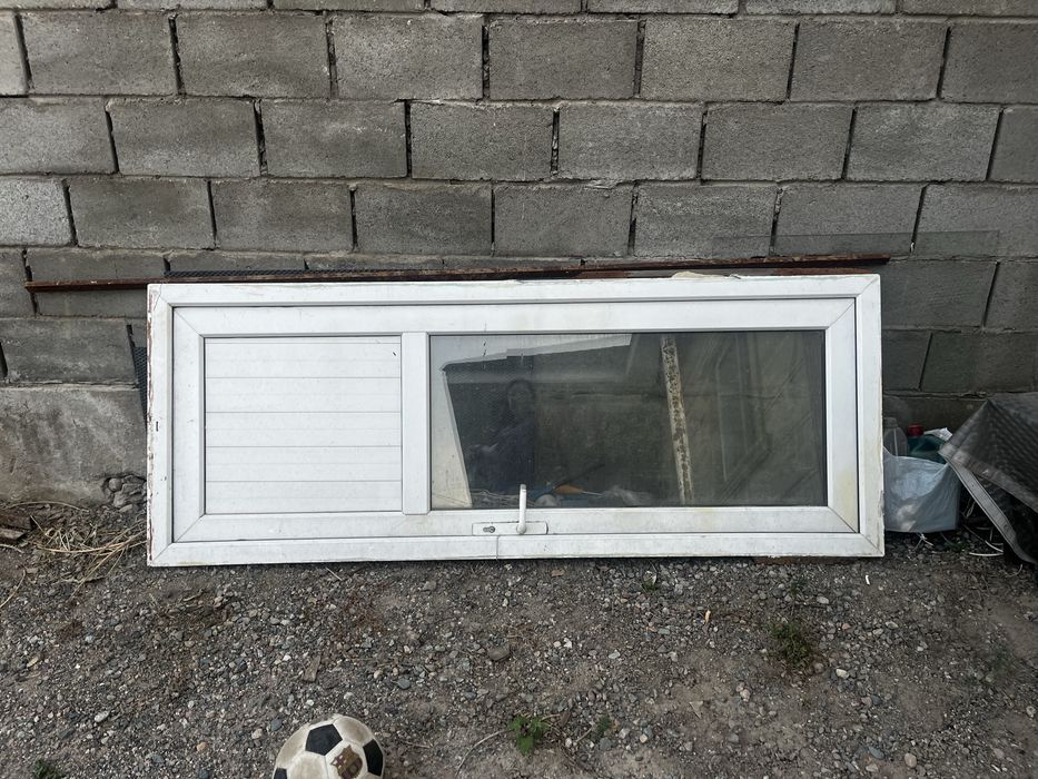 продам пластиковую дверь