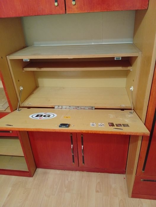 Секция 5 модула в червено ш.3.30м/вис. 1 90 м