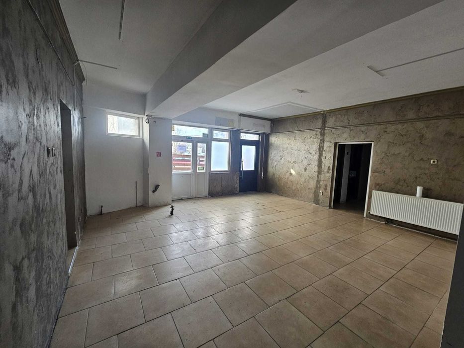 Spatiu Comercial de inchiriat Gradinari. 82mp