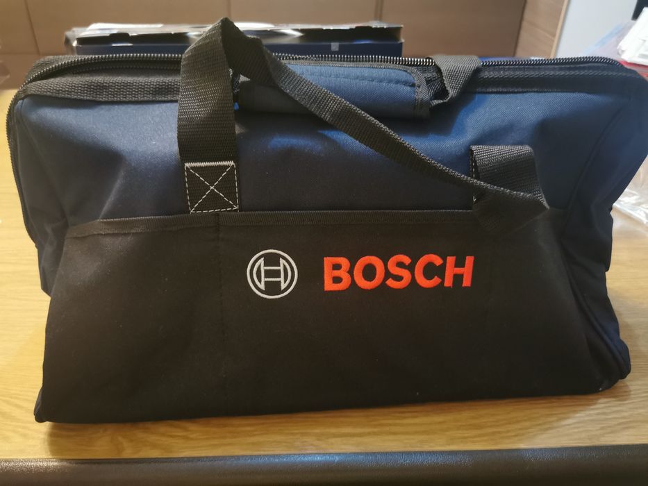 Aspirator auto Bosch Professional+geanta Bosch cu doi acumulatori