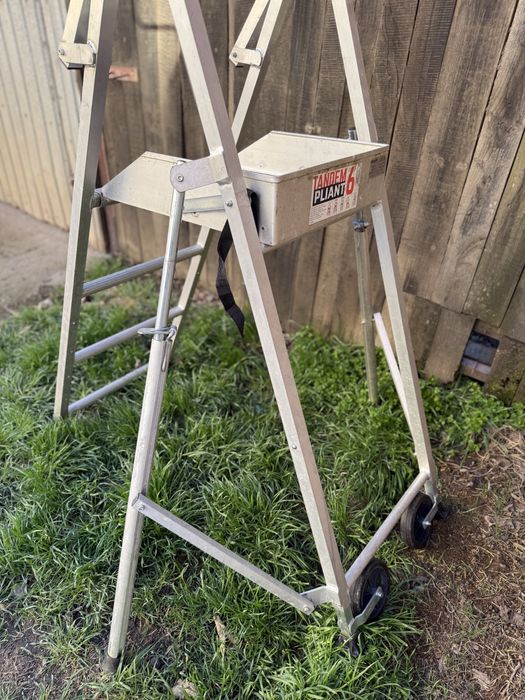 Scară mobila cu platforma