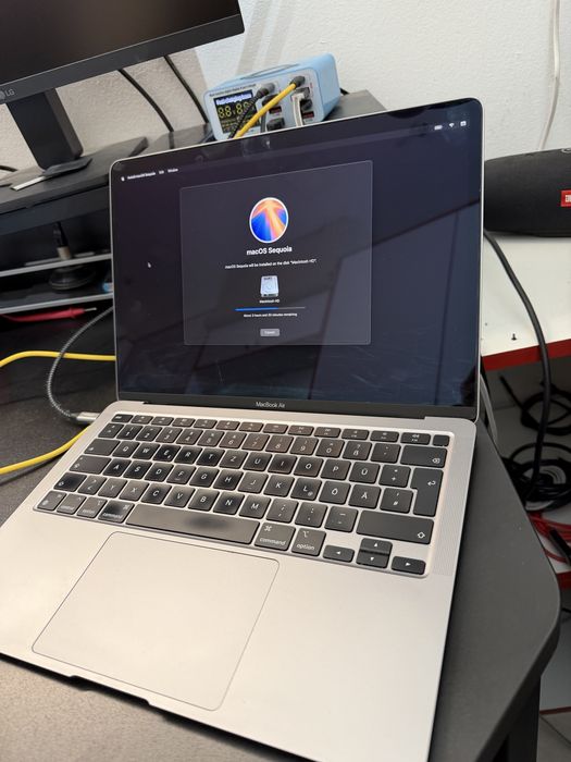 Macbook Air 2020 256GB 16GB RAM , MDM