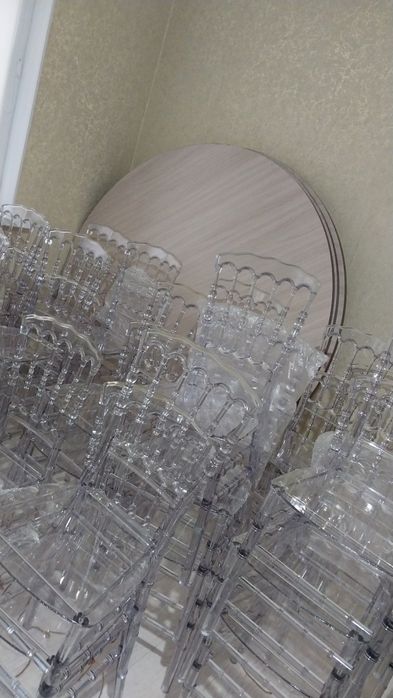 Продаются прозрачные стулья