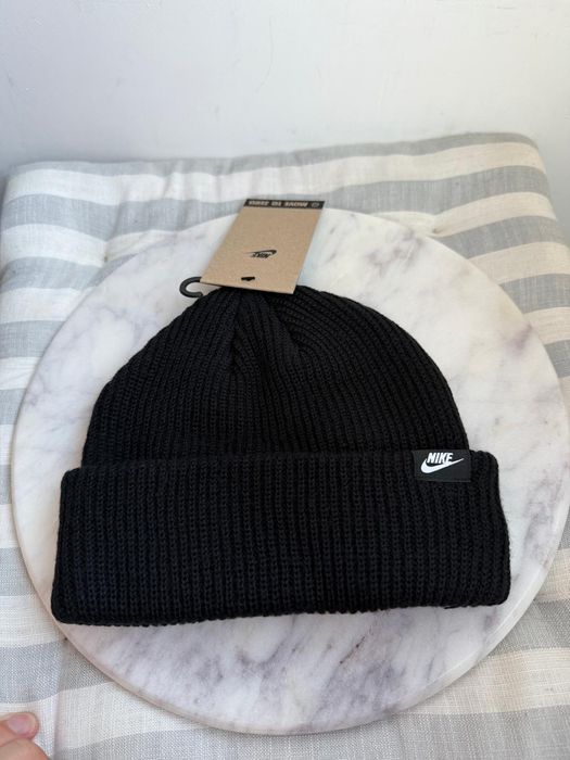 Nike Terra beanie căciulă unisex neagra cu logo mic lateral mărime OS noua originala