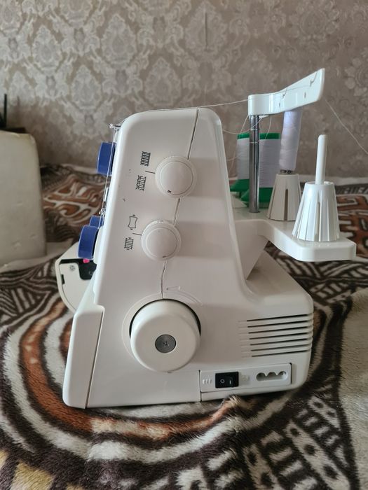 Продам оверлок Janome Harmony 9002D