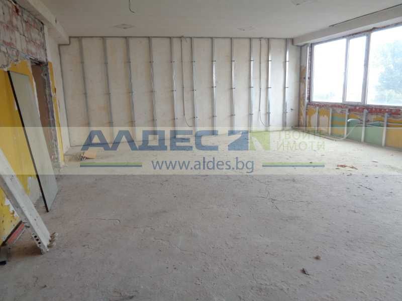 Продава промишлено помещение в Казичене!