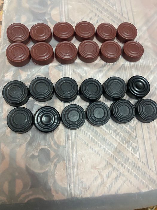 Сетка волейбольная, тапочки для бассейна, фигурки шашек