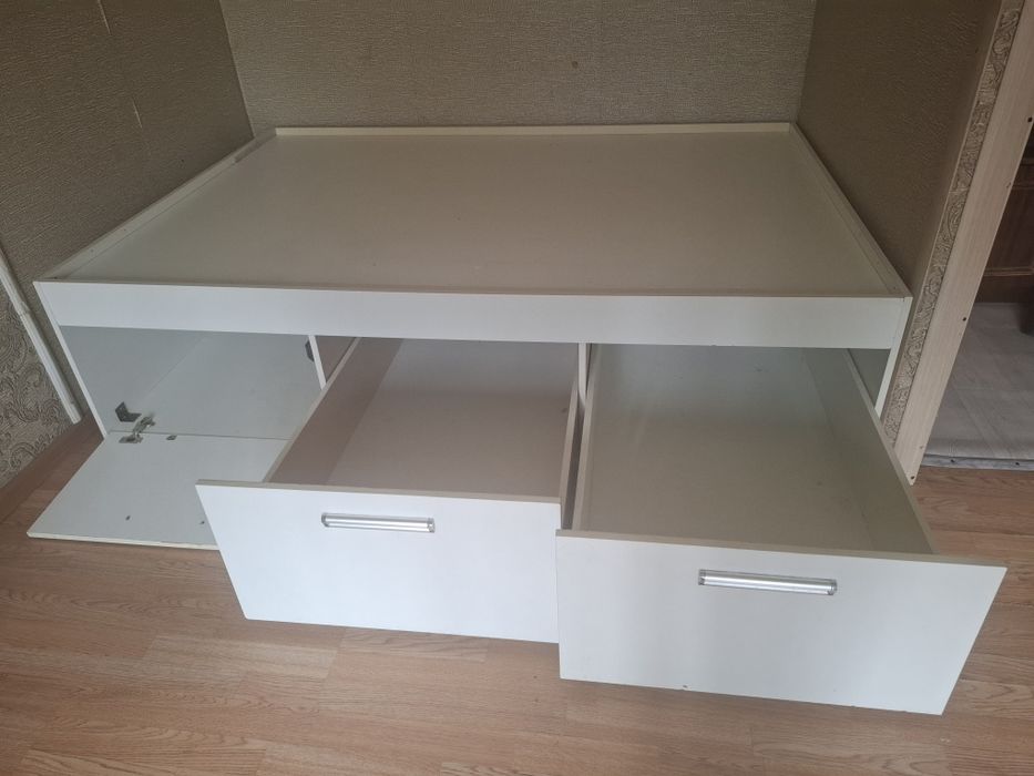 Продам кровать белую