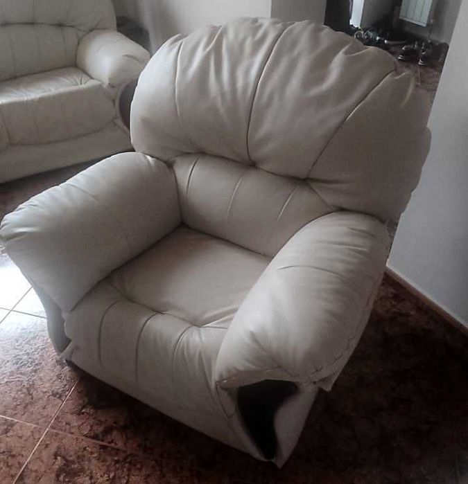 Продавам холна гарнитура от естествена телешка кожа