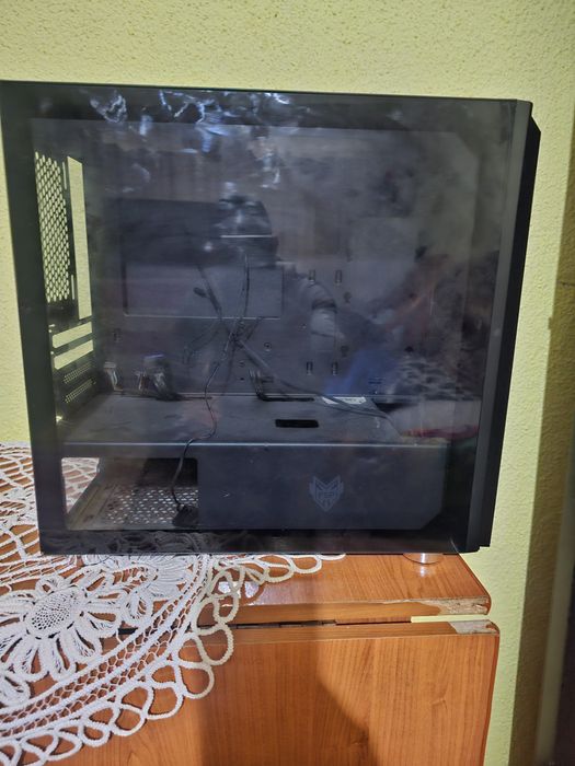 Vând carcasa pc cu 2 coolere