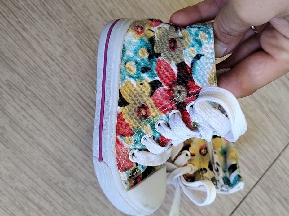 Детски спортни кецове