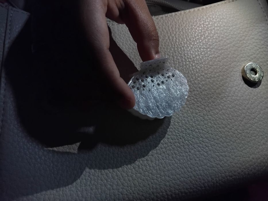 Kalta sochlibqizlarga mos zakolka juda porloq