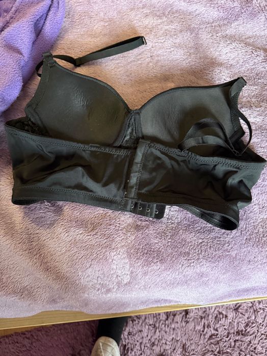 Продавам бюстие ,чисто ново