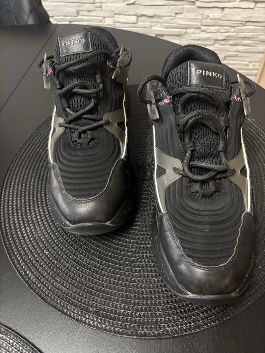 Черни маратонки Pinko