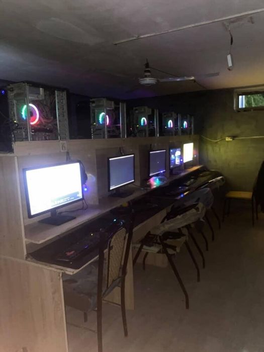 Kampyuterlar 10ta 1ta server notbuk