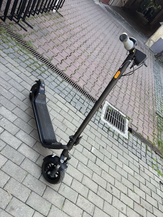 Vând trotinetă electrica NIU