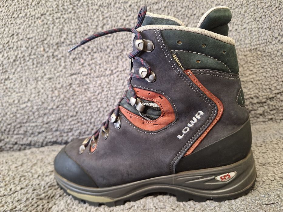 Туристически обувки LOWA