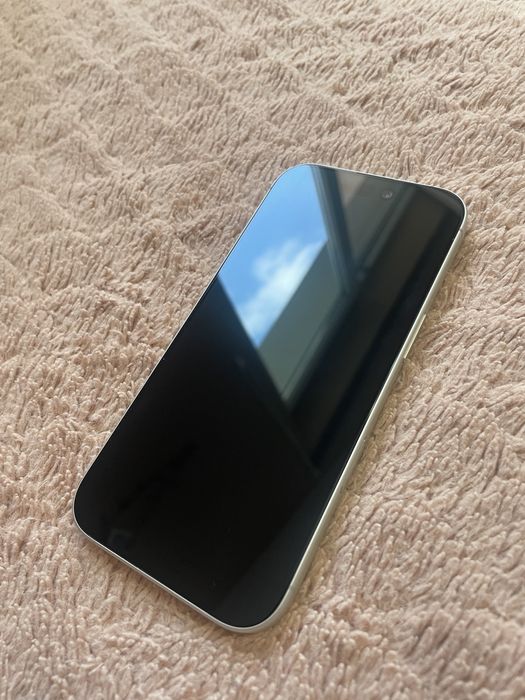 Iphone 17 alb încă în garanție