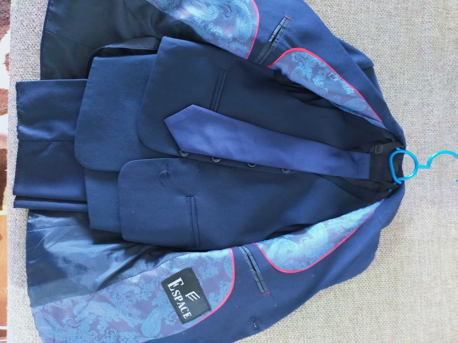 Продам костюм тройку