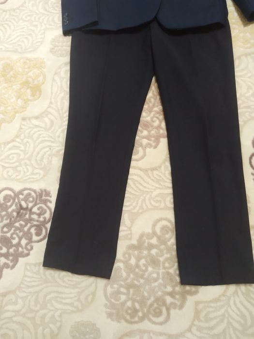 Продам школьный костюм