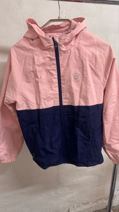 Продам ветровку на девочку