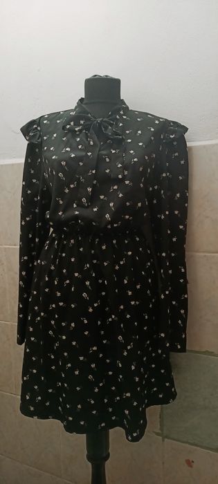 Rochie neagra ...