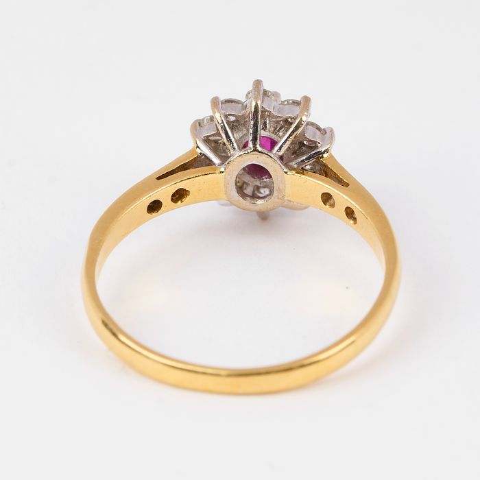 Inel Aur 18k cu Rubin Natural si 16 Diamante Certificat AGL Marime 53