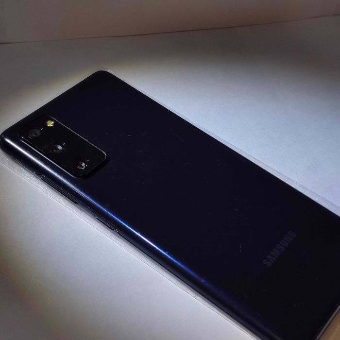 Продаю Samsung S20 FE телефон/смартфон