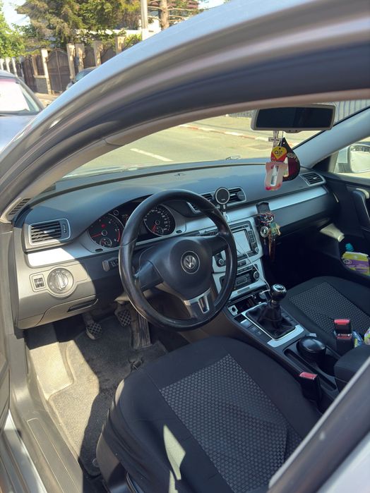 Vând Volkswagen Passat B7 2012 motor 1.6 diesel
