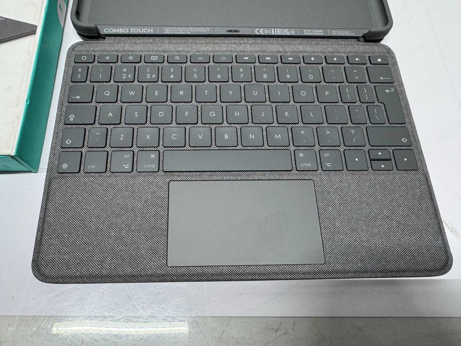 Kлавиатура - Logitech Combo Touch iPad 7 , iPad 8 , iPad 9