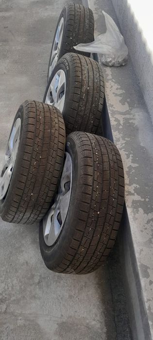Продам зимнюю резину 185×65×15