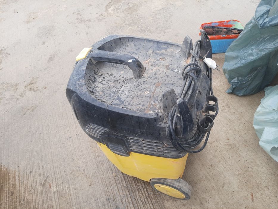 Karcher. Aspirator santier .scuturare umed uscat