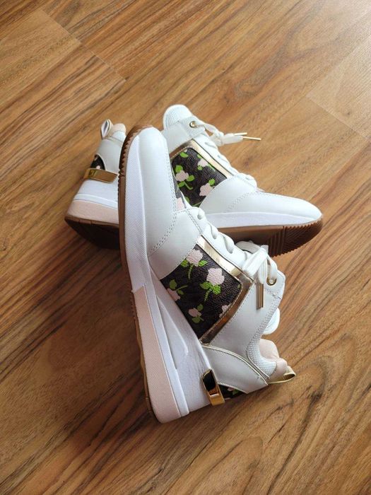 Michael Kors George Wedge Flowers