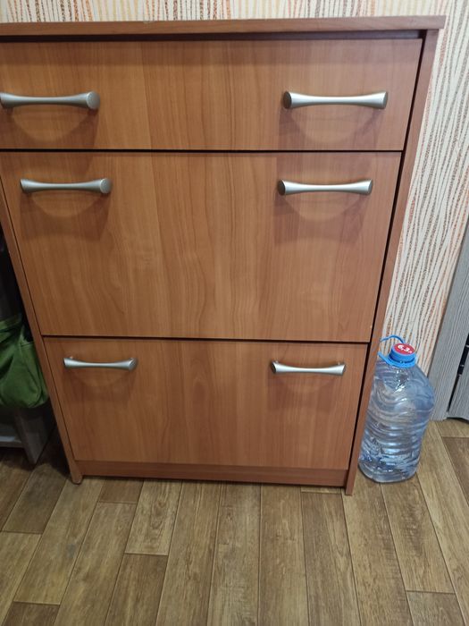 Продам угловой шкаф