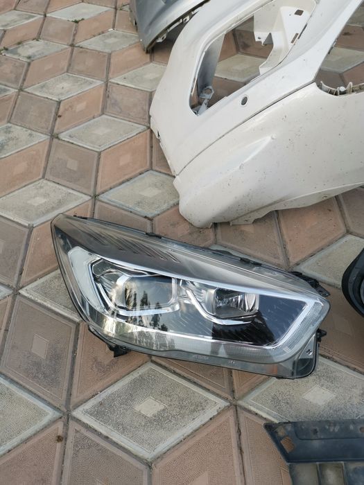 Far stânga dreapta xenon , aripa grila bara st line ford kuga 2 201