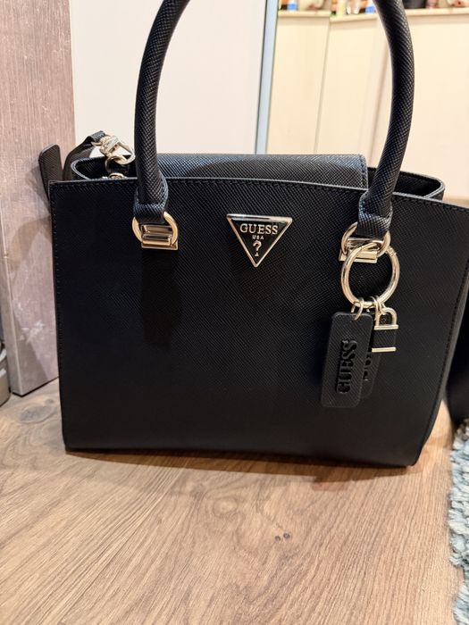 Чанта Guess чисто нова