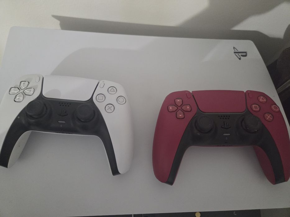 Playstation 5 - 2 manete (MODAT/JAILBREAK)