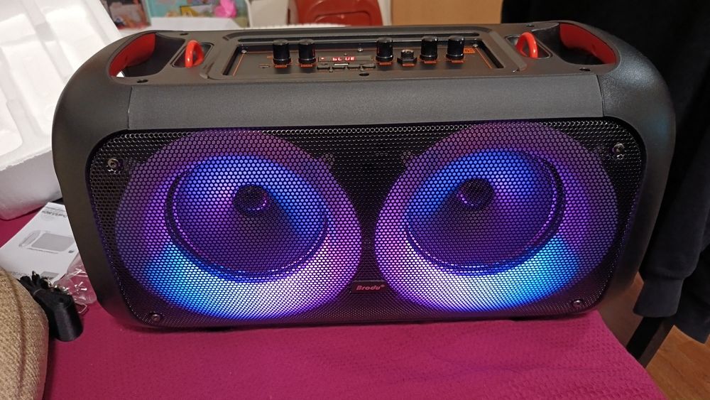 Нова караоке тонколона BRODU BTS-1709, Bluetooth, FM радио, LED, микрофон