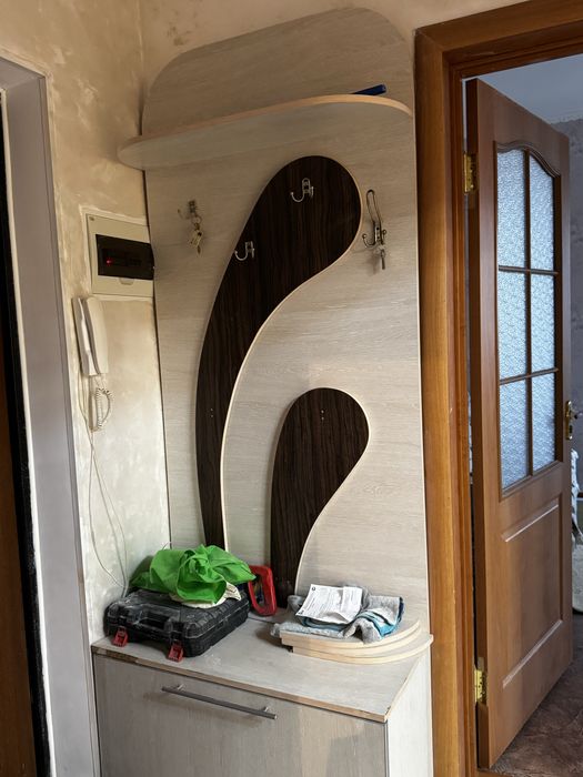 Продам прихожий шкаф угловой