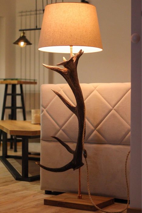 Ръчно изработени осветителни тела от еленови рога!