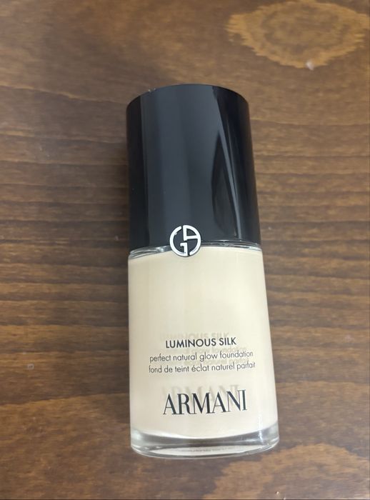 Фон дьо тен на Giorgio Armani Luminous Silk флуид