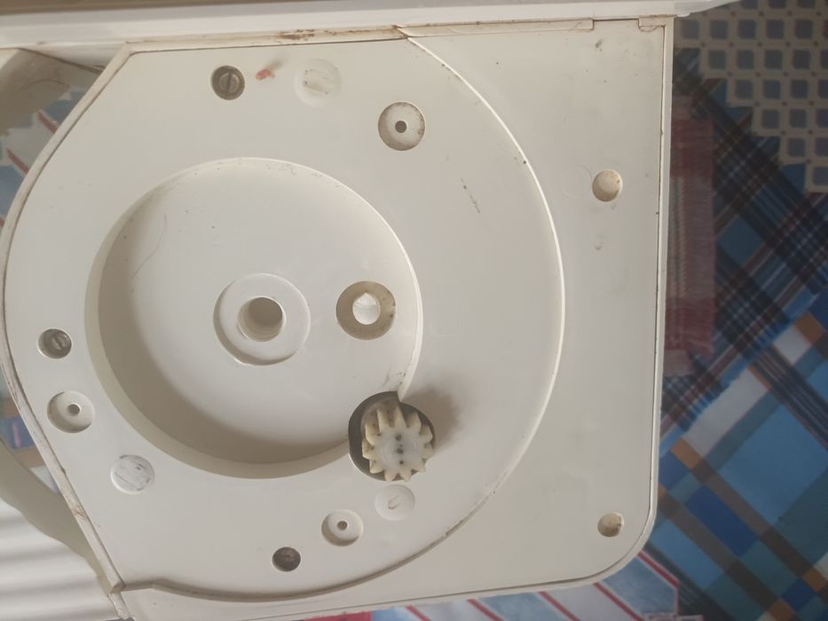 Електрическа машинка за колбаси и хляб