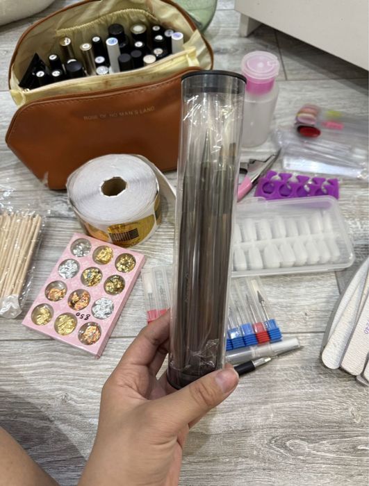 маникюрный столик со всеми материалами