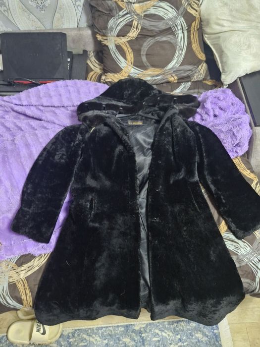 Продаемтся Женская шуба